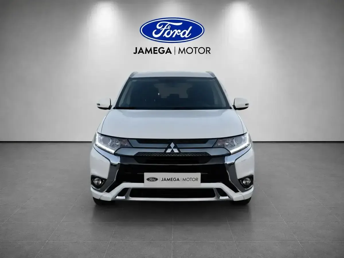 Usado Mitsubishi Outlander P-HEV 224 CV (164 kW) 2020 Blanco SUV