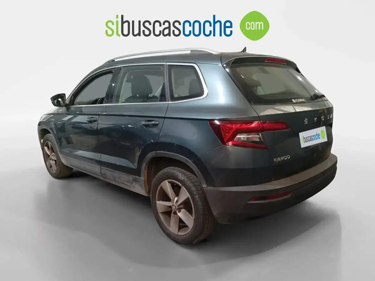 Usado Skoda Karoq Ambition 150 CV (110 kW) 2022 Gris/plata SUV