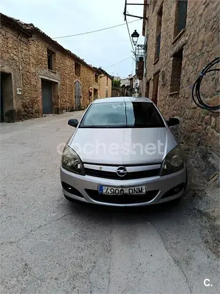 Usado Opel Astra GTC Sport 120 CV (88 kW) 2005 Gris / plata Berlina