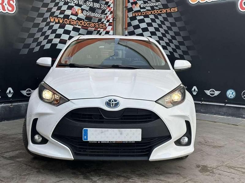 Usado Toyota Yaris Hybrid Active 116 CV (85 kW) 2021 Blanco Utilitario