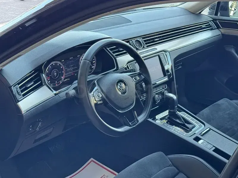 Usado VW Passat Sportline 280 CV (205 kW) 2016 Negro Familiar