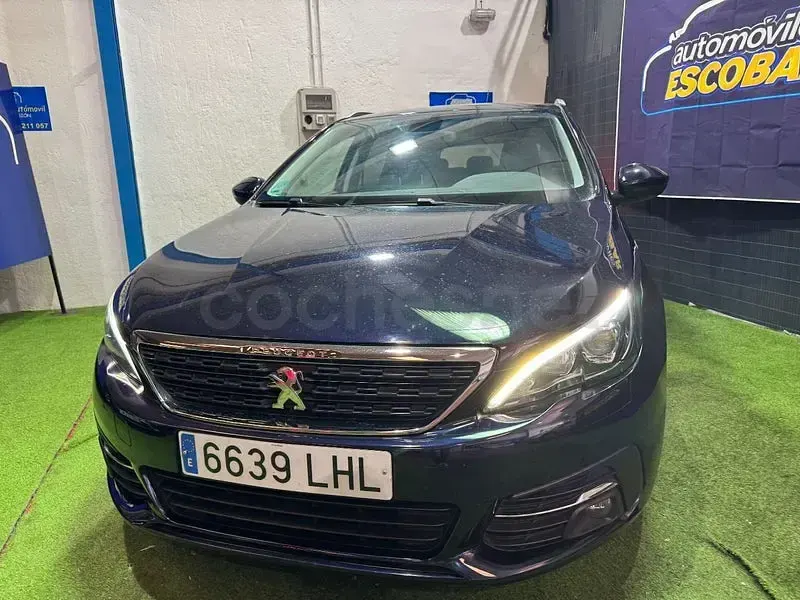 Usado Peugeot 308 SW Active 130 CV (95 kW) 2020 Negro Familiar