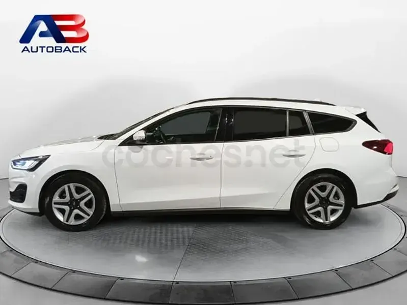 Usado Ford Focus Trend+ 120 CV (88 kW) 2022 Blanco Familiar