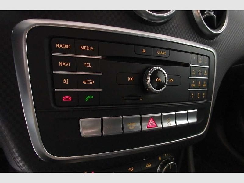 Usado Mercedes A200 136 CV (100 kW) 2018 Gris Utilitario