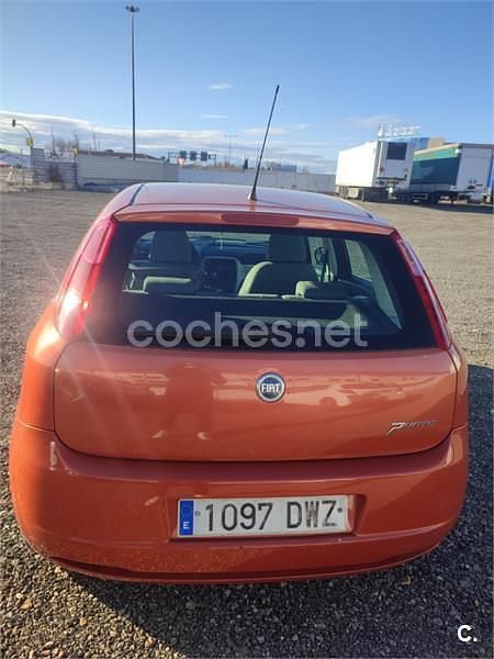 Usado Fiat Grande Punto Active 77 CV (56 kW) 2006 Naranja Utilitario