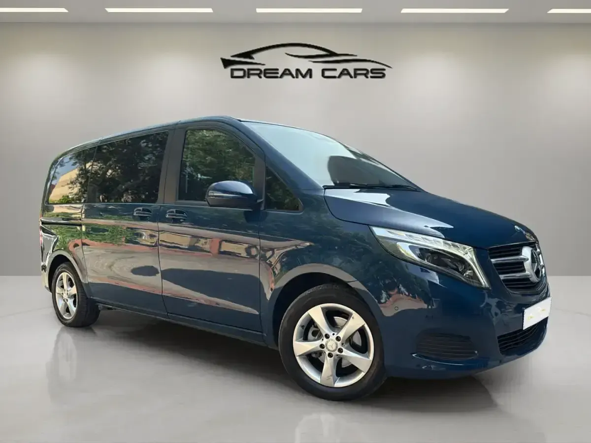 Käytetty Mercedes V220 Avantgarde 163 HP (119 kW) 2018 Sininen Tila-auto