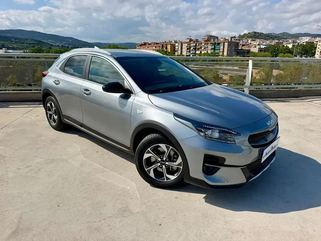 Usado Kia XCeed 120 CV (88 kW) 2022 Gris SUV
