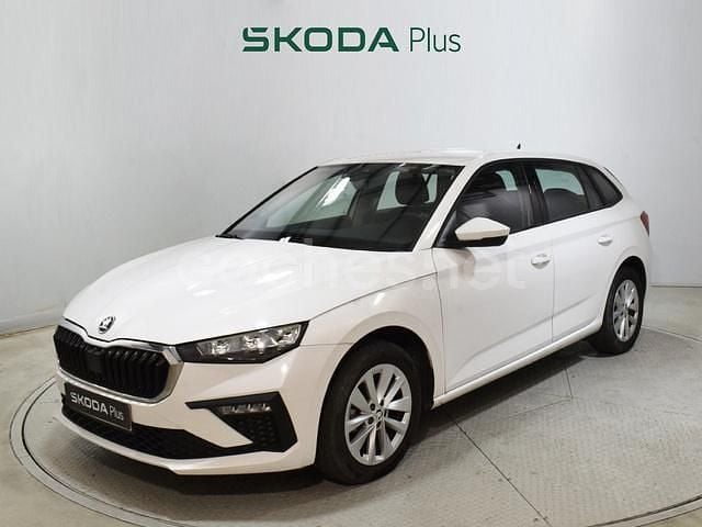 Usado Skoda Scala Essence 95 CV (69 kW) 2024 Blanco Utilitario