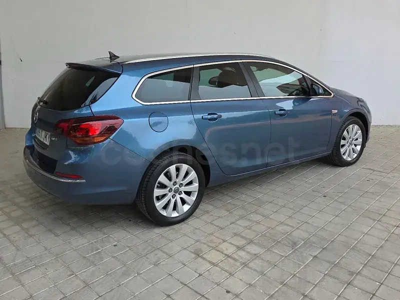 Usado Opel Astra Selective 136 CV (100 kW) 2016 Azul Familiar