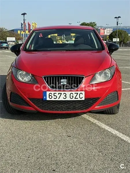 Usado Seat Ibiza Reference 90 CV (66 kW) 2010 Rojo Berlina