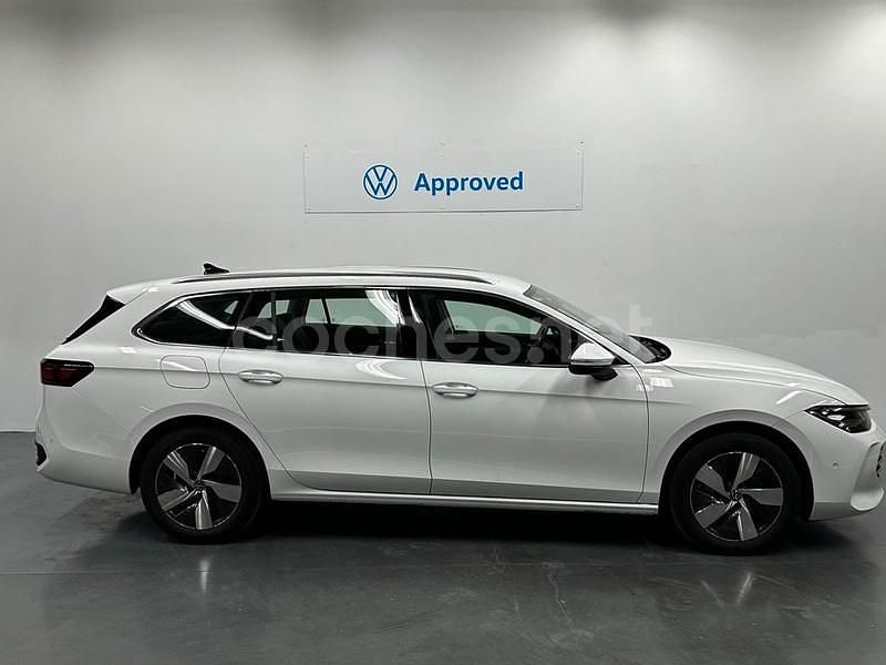 Usado VW Passat Business 150 CV (110 kW) 2024 Blanco Familiar