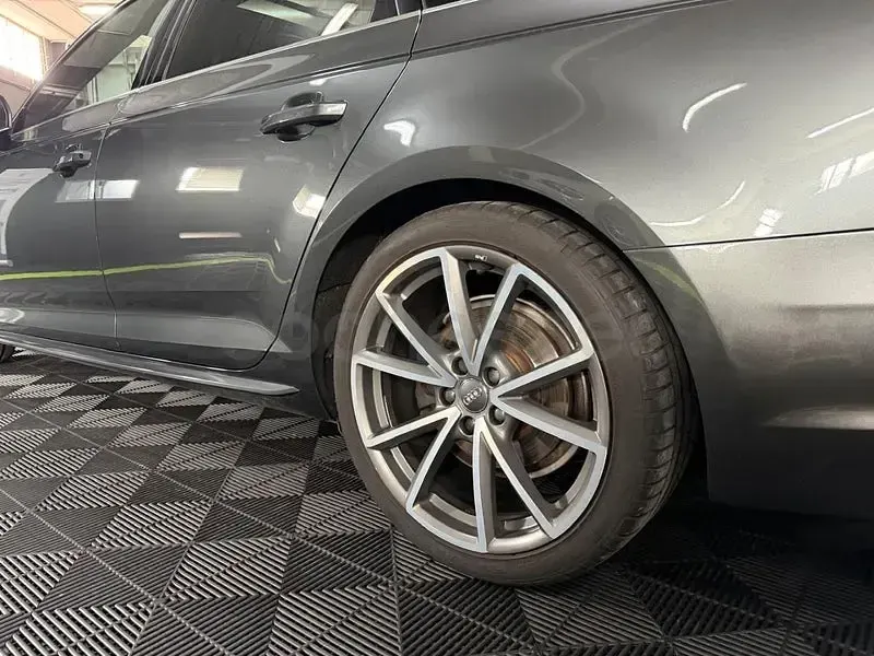 Usado Audi A4 Sport 190 CV (139 kW) 2016 Gris / plata Familiar