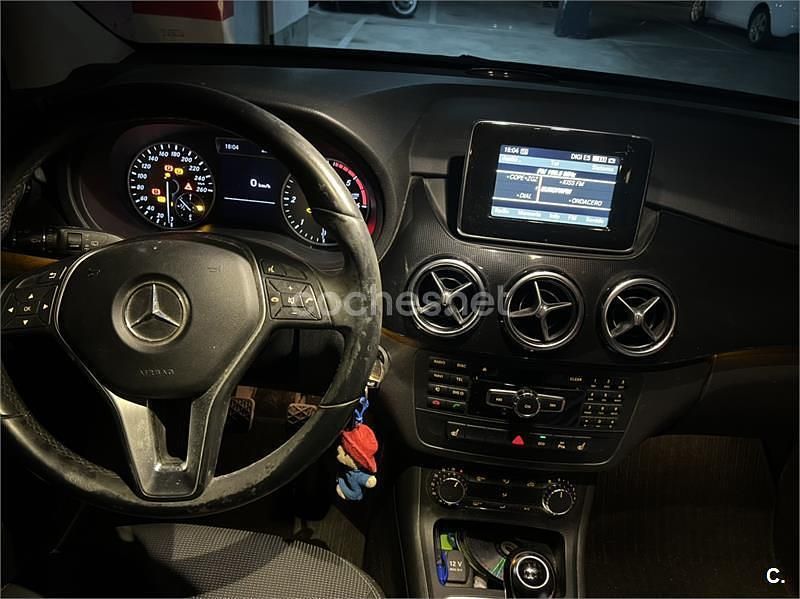Usado Mercedes B180 109 CV (80 kW) 2014 Rojo Monovolumen