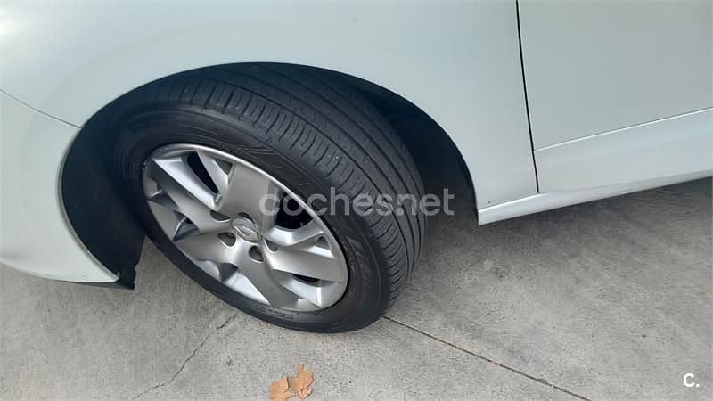 Usado Renault Scénic III 95 CV (69 kW) 2011 Blanco Monovolumen