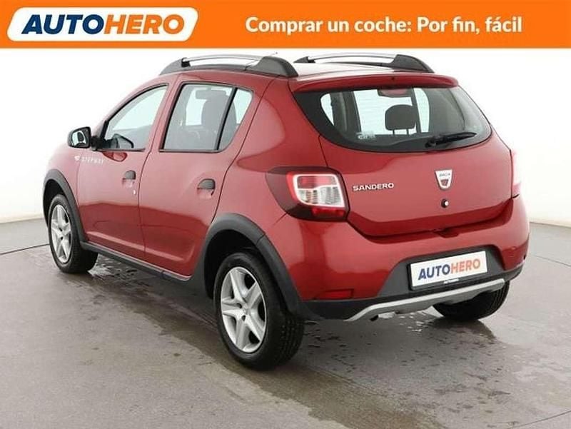 Usado Dacia Sandero Stepway 90 CV (66 kW) 2014 Rojo Utilitario