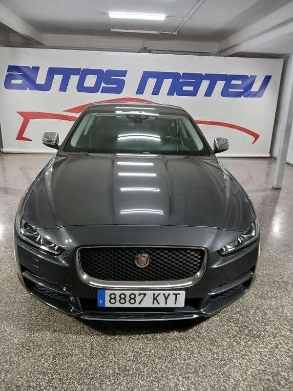 Usado Jaguar XE 179 CV (131 kW) 2019 Gris Berlina
