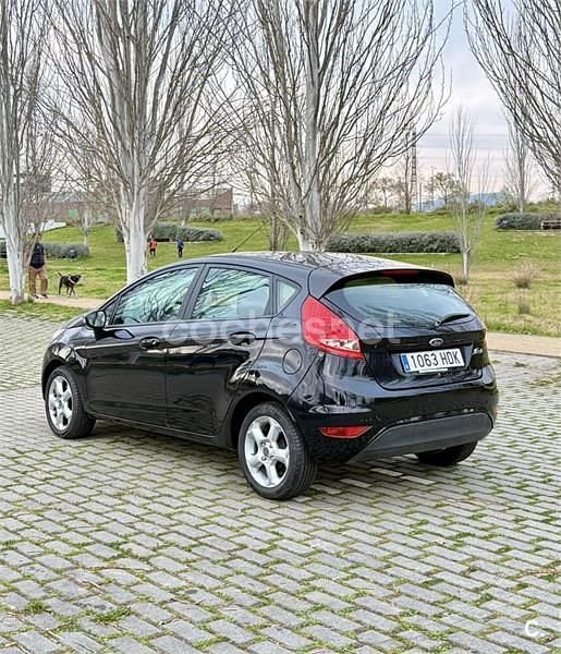 Usado Ford Fiesta Titanium 82 CV (60 kW) 2011 Negro Utilitario