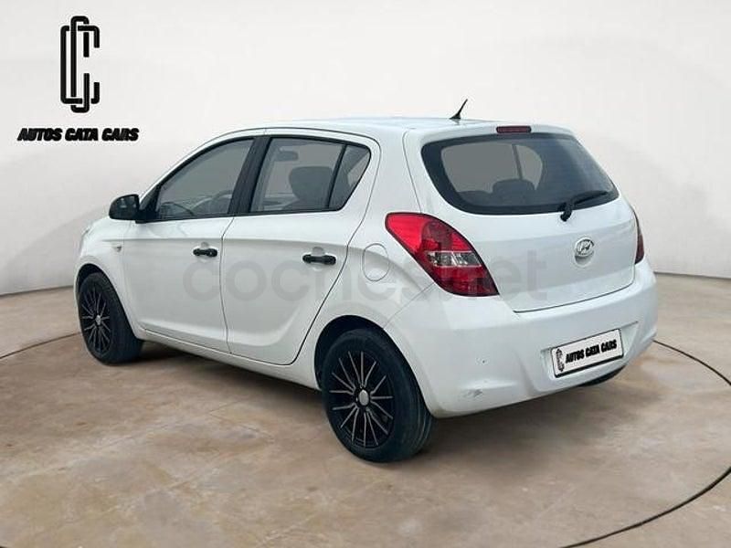 Usado Hyundai i20 Classic 78 CV (57 kW) 2011 Blanco Utilitario
