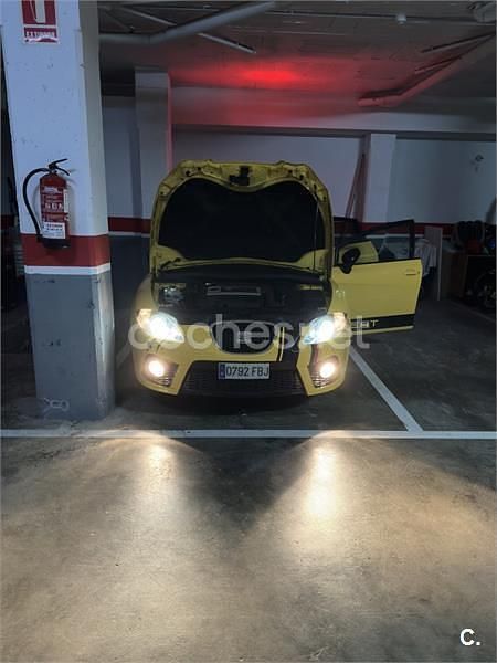 Usado Seat Leon FR 200 CV (147 kW) 2006 Amarillo Berlina