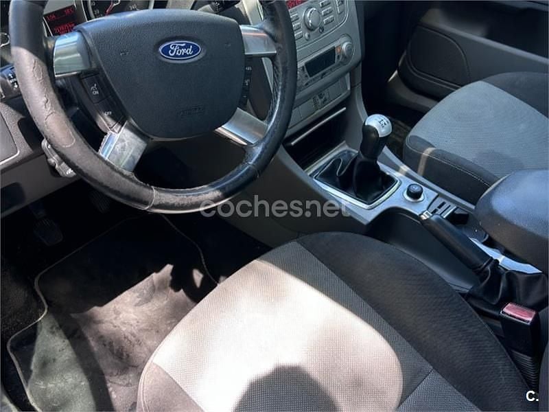Usado Ford Focus Trend 115 CV (84 kW) 2008 Azul Berlina