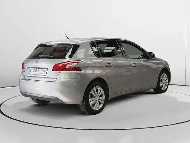 Usado Peugeot 308 Active 131 CV (96 kW) 2015 Gris / plata Berlina