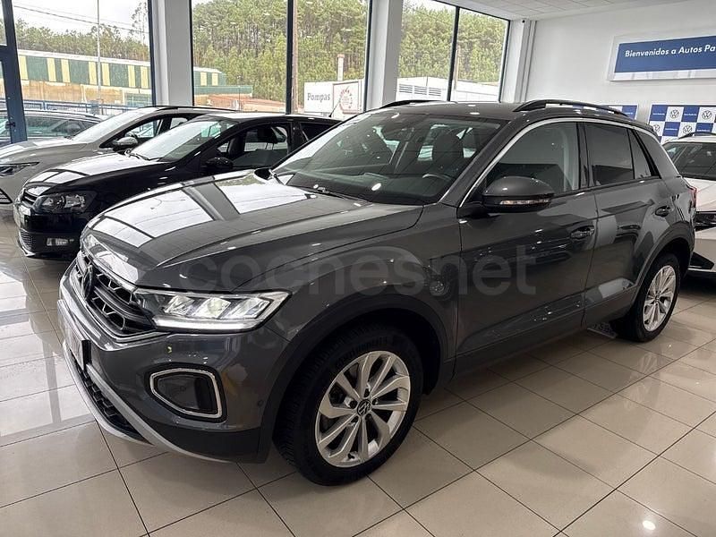 Usado VW T-Roc Life 150 CV (110 kW) 2023 Gris / plata SUV