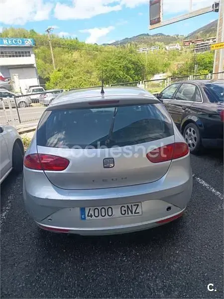 Usado Seat Leon 90 CV (66 kW) 2009 Gris / plata Utilitario