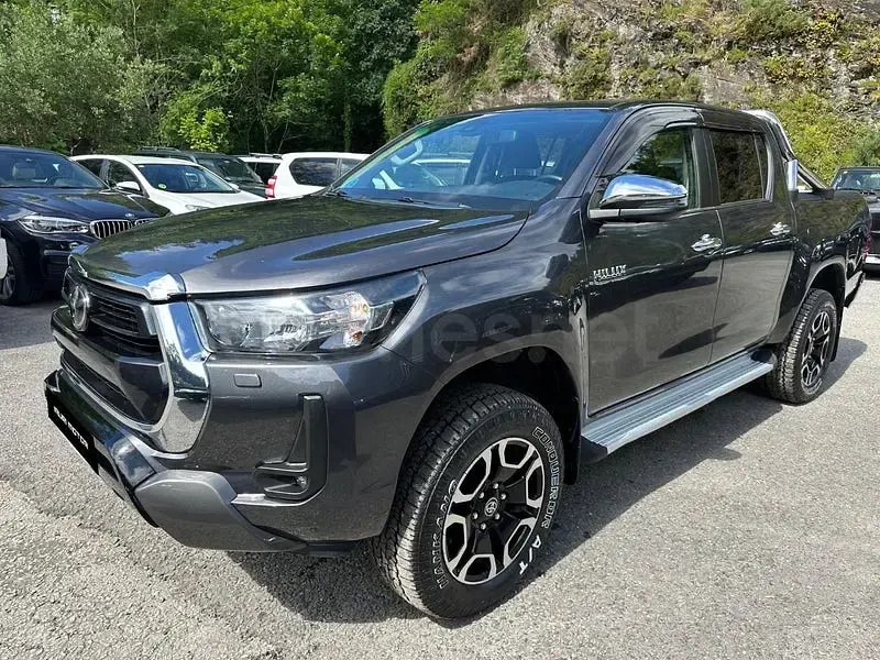 Usado Toyota HiLux 204 CV (150 kW) 2022 Gris / plata Pickup/Camioneta