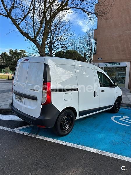 Usado Dacia Dokker Essentiel 102 CV (75 kW) 2019 Blanco Monovolumen