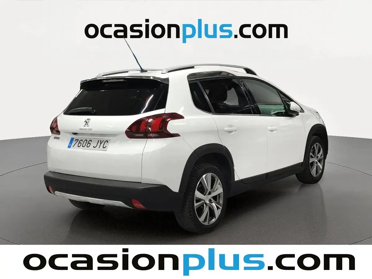 Usado Peugeot 2008 Allure 120 CV (88 kW) 2017 Blanco SUV