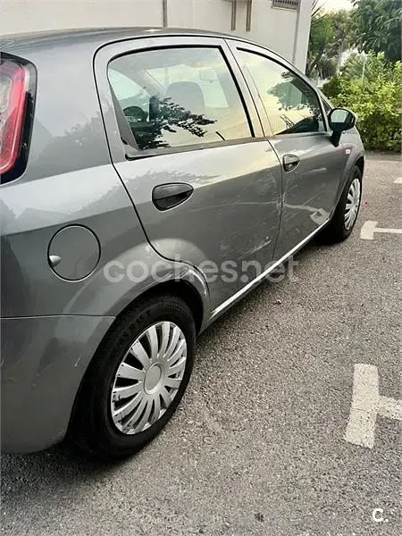 Usado Fiat Punto Evo Active 77 CV (56 kW) 2010 Gris / plata Utilitario