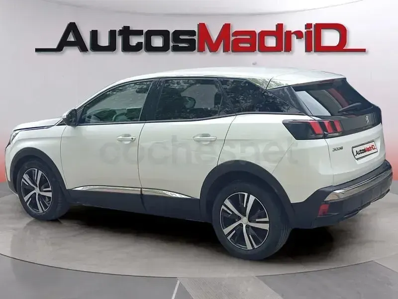 Usado Peugeot 3008 Allure 130 CV (95 kW) 2019 Blanco SUV