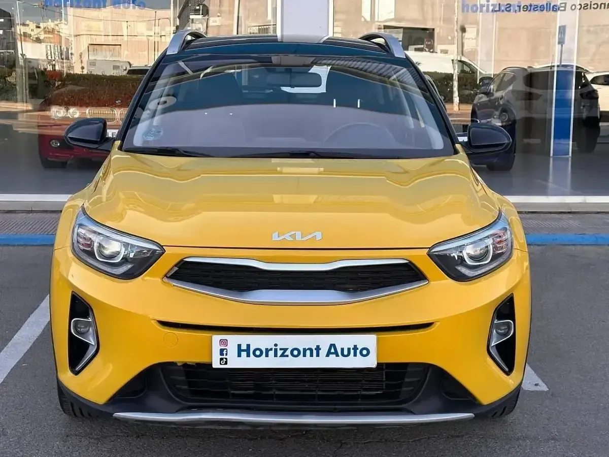 Usado Kia Stonic 84 CV (61 kW) 2023 Amarillo SUV