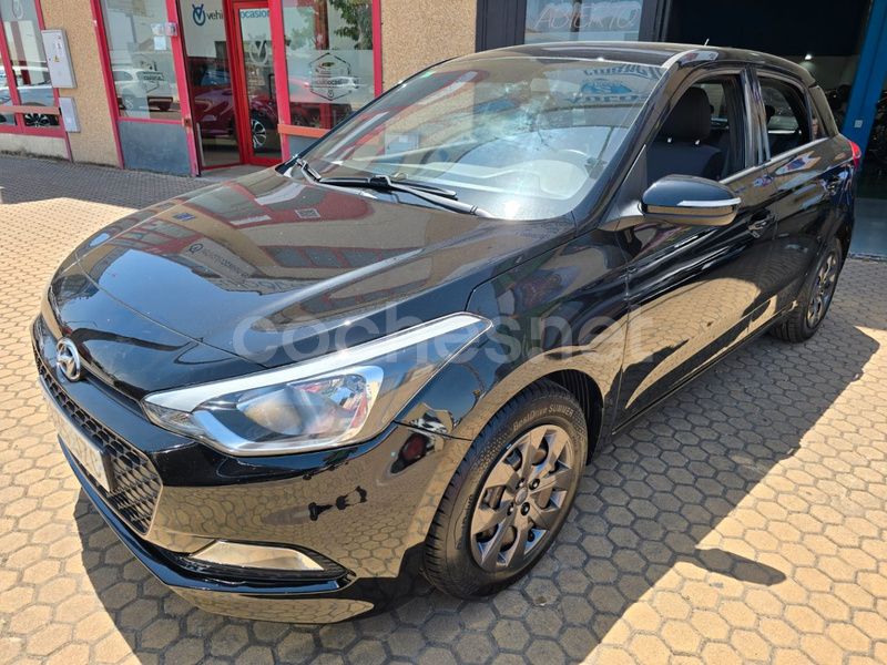 Negro Usado 2017 Hyundai i20 Berlina | 10.700 € (Precio justo) - Imagen 1/4