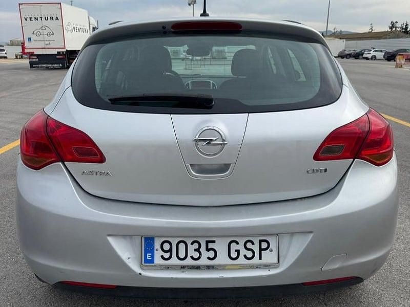 Usado Opel Astra Cosmo 110 CV (80 kW) 2010 Gris / plata Berlina