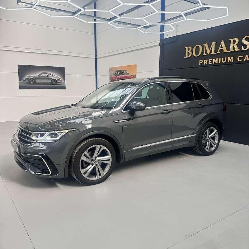 Usado VW Tiguan R-line 150 CV (110 kW) 2021 Gris / plata SUV