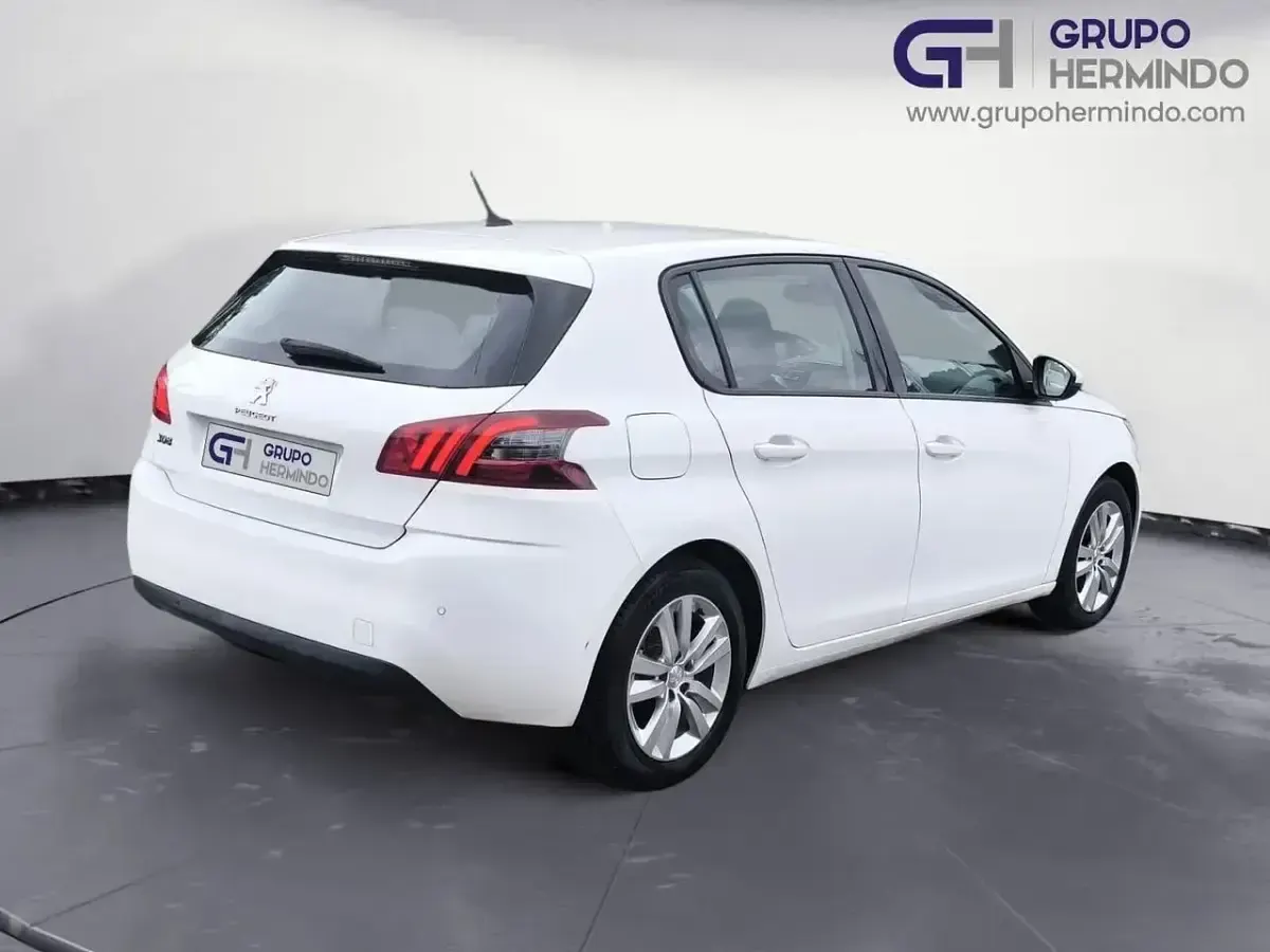 Usado Peugeot 308 Active 100 CV (73 kW) 2020 Blanco Berlina
