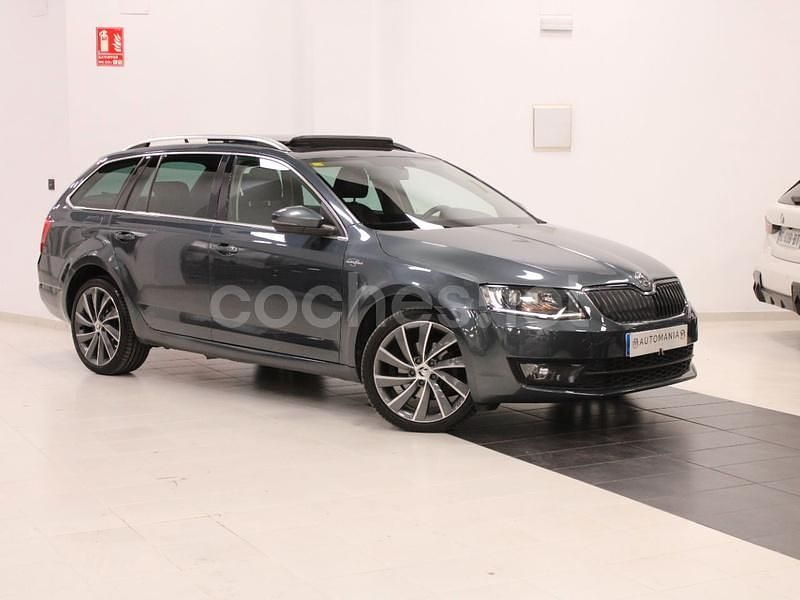 Gris / plata Usado 2014 Skoda Octavia Familiar | 14.990 € (Un poco caro) - Imagen 1/4