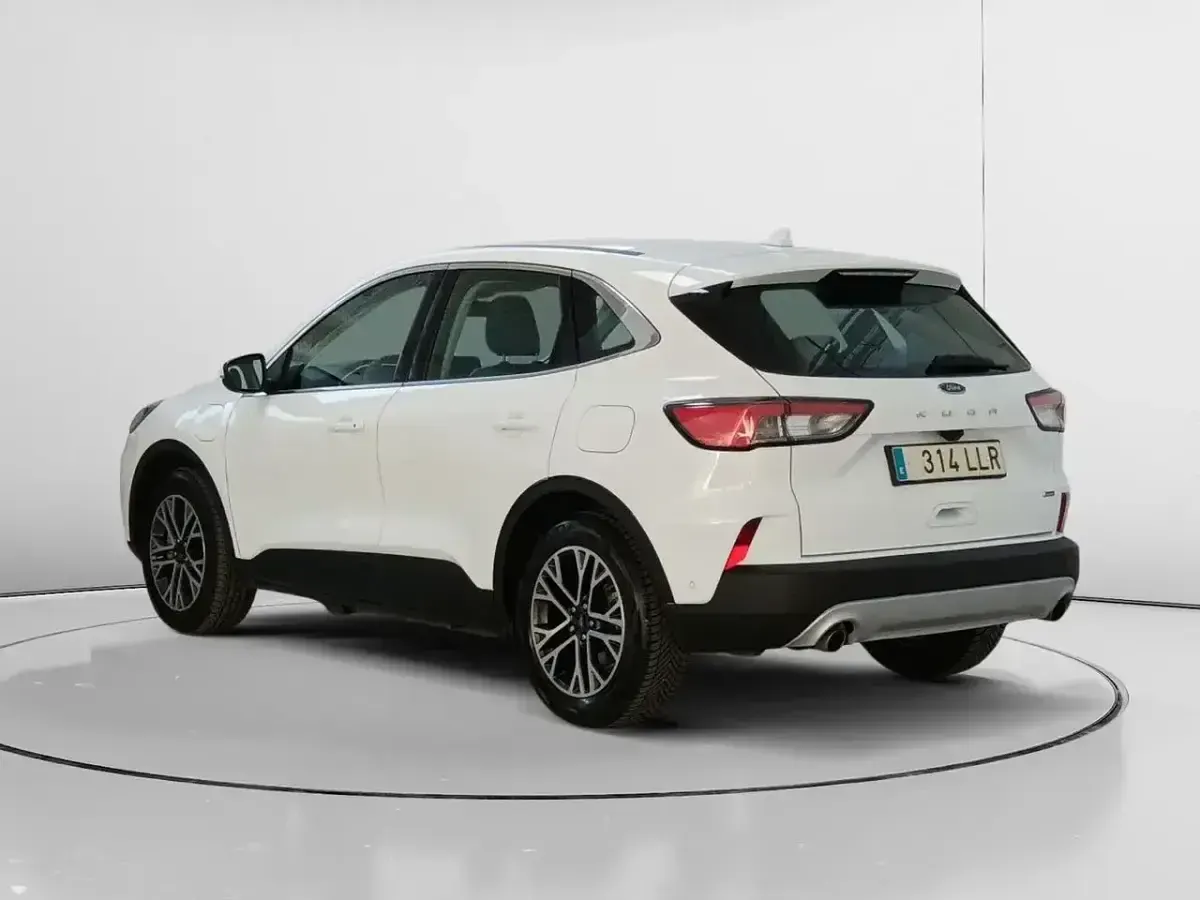Usado Ford Kuga Titanium 225 CV (165 kW) 2020 Blanco SUV