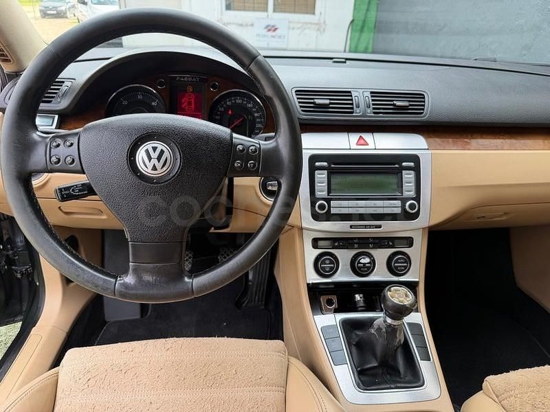 Usado VW Passat Highline 140 CV (102 kW) 2007 Negro Berlina