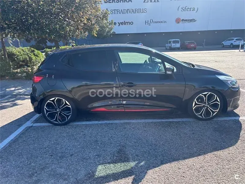Usado Renault Clio IV Dynamique 90 CV (66 kW) 2014 Negro Berlina