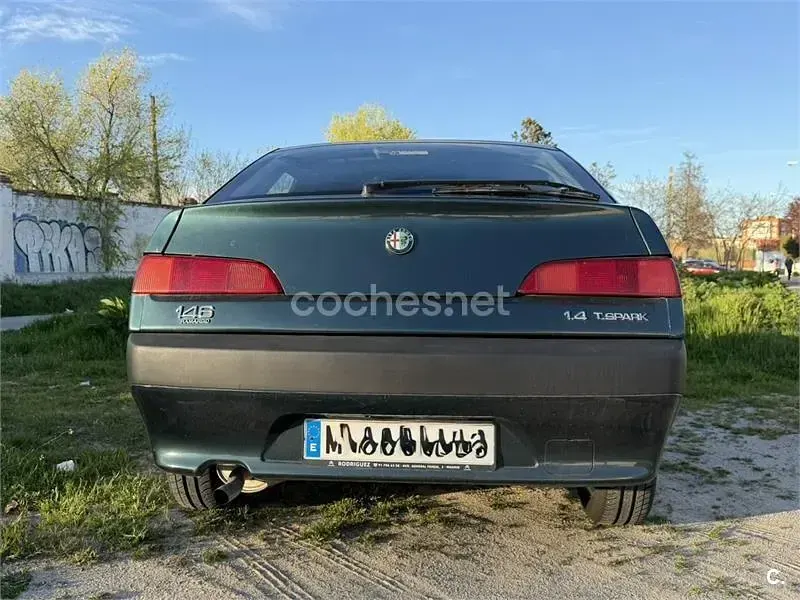 Usado Alfa Romeo 146 103 CV (75 kW) 1997 Verde Utilitario