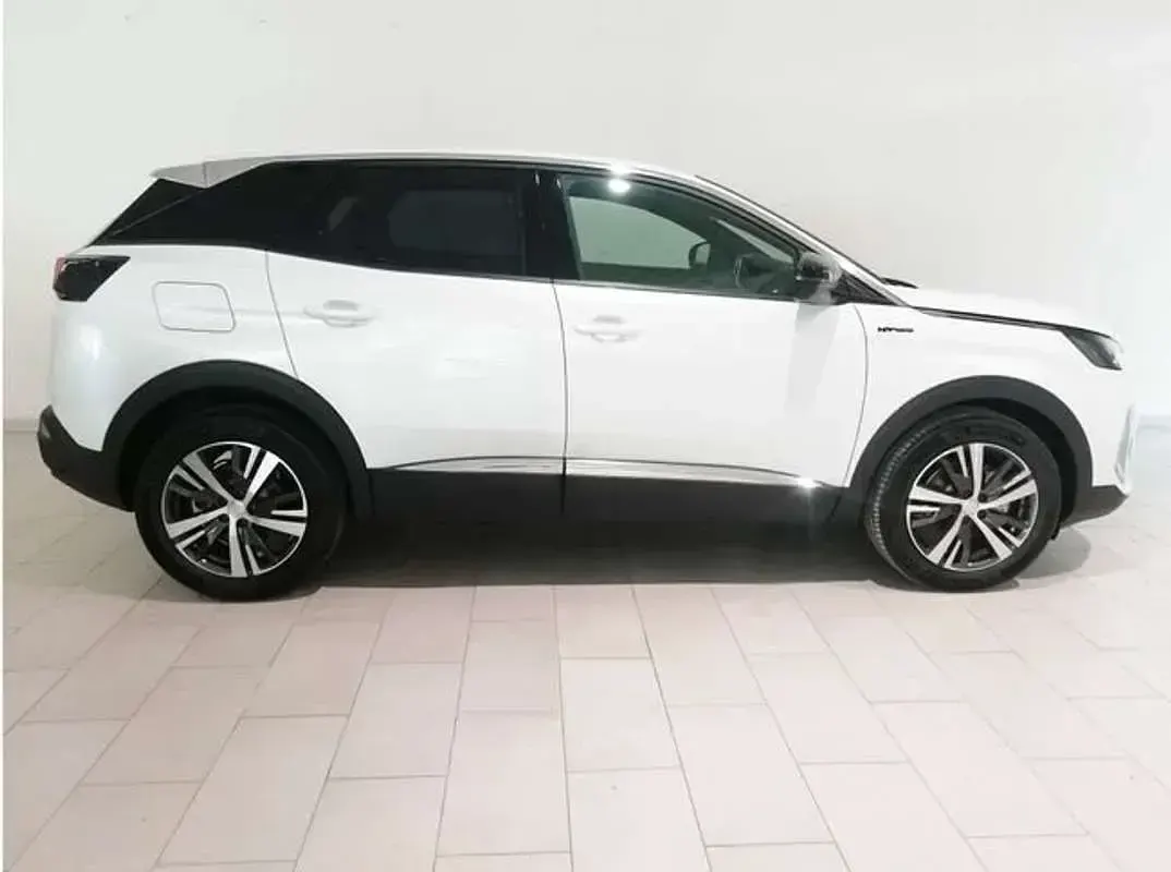Usado Peugeot 3008 Allure 226 CV (166 kW) 2023 Blanco SUV