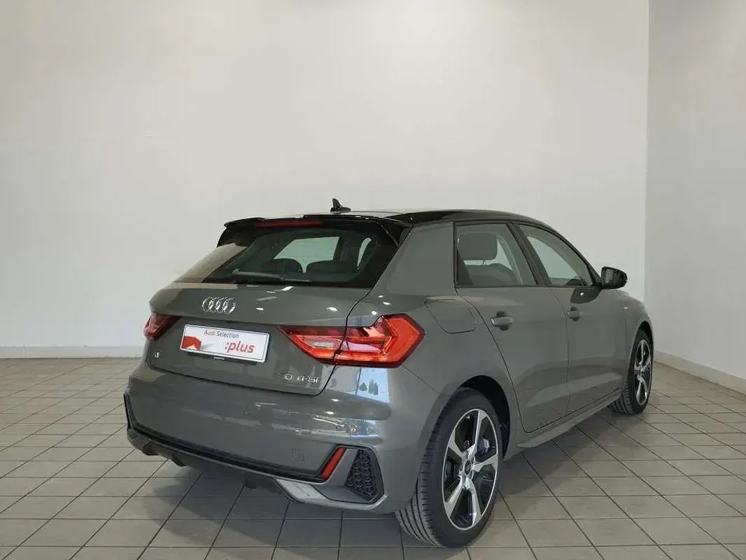 Usado Audi A1 Sportback 116 CV (85 kW) 2025 Gris Utilitario