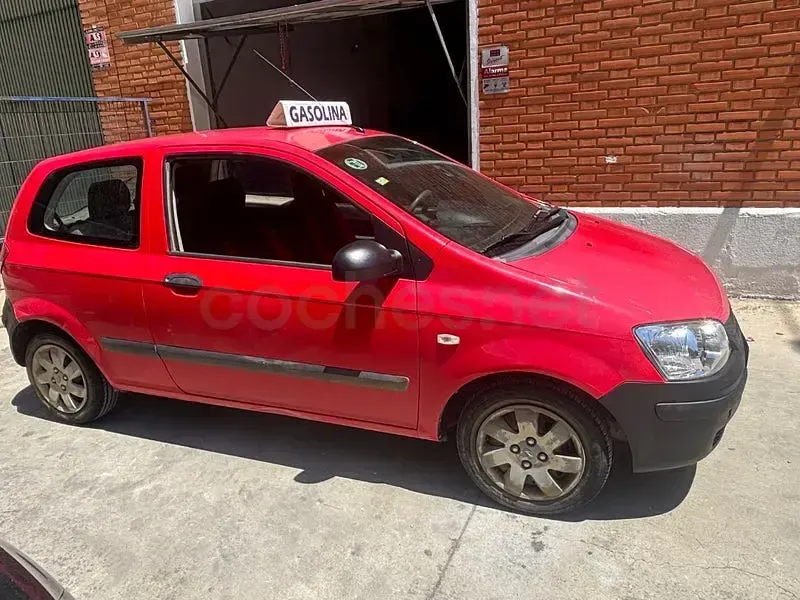 Usado Hyundai Getz 63 CV (46 kW) 2005 Rojo Utilitario