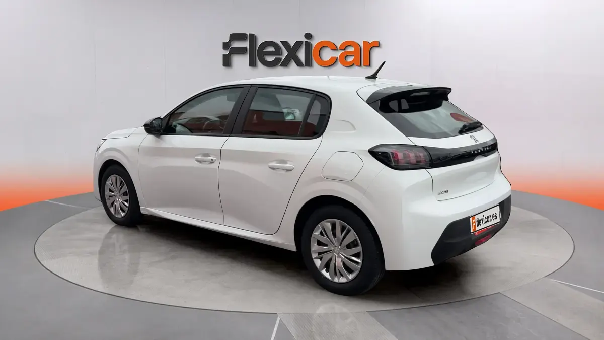 Usado Peugeot 208 Active 101 CV (74 kW) 2023 Blanco Utilitario