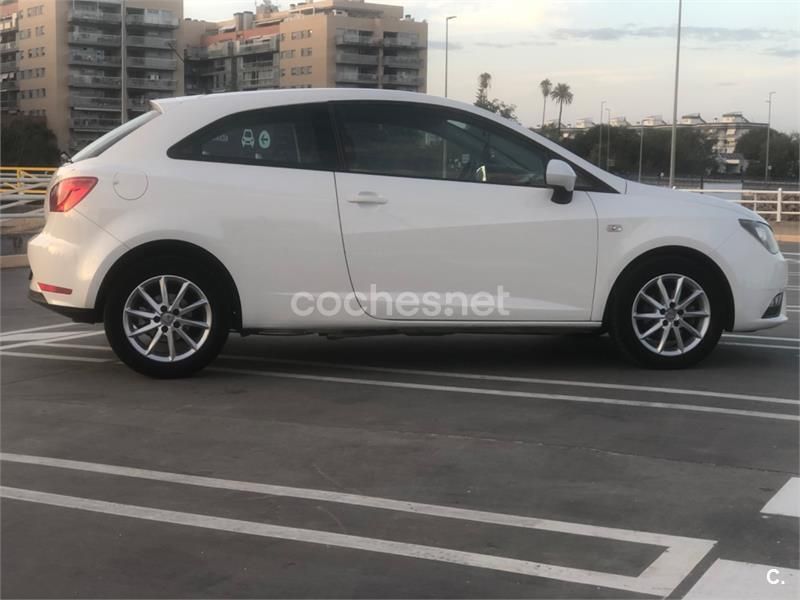 Usado Seat Ibiza SC I-Tech 90 CV (66 kW) 2013 Blanco Utilitario