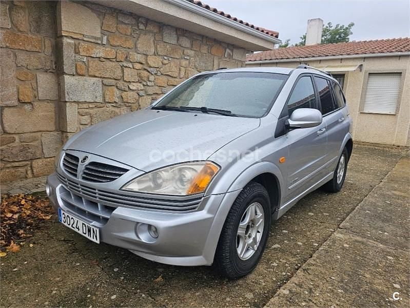 Usado Ssangyong (KGM) Kyron Limited 141 CV (103 kW) 2006 Gris / plata SUV