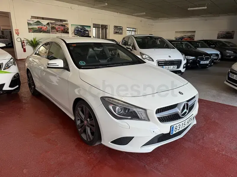 Usado Mercedes CLA220 Urban 170 CV (125 kW) 2014 Blanco Berlina