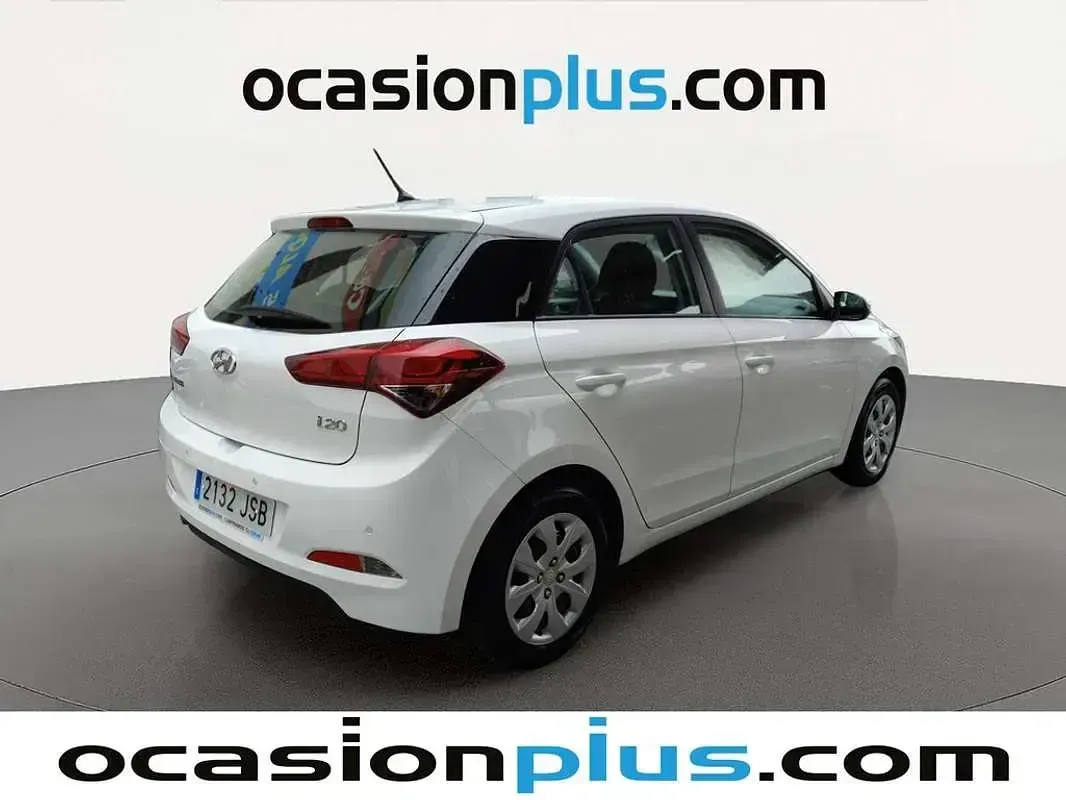 Usado Hyundai i20 84 CV (61 kW) 2016 Blanco Coupe